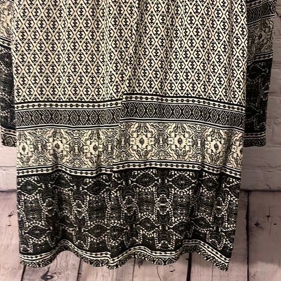 Charlotte Russe black and ivory mixed print boho Large - Picture 4 of 10